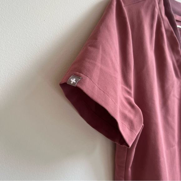Figs Oran Slim Scrub Top V Neck Pockets Short Sleeve Slim Fit Pink Maeve Layers - Picture 5 of 9